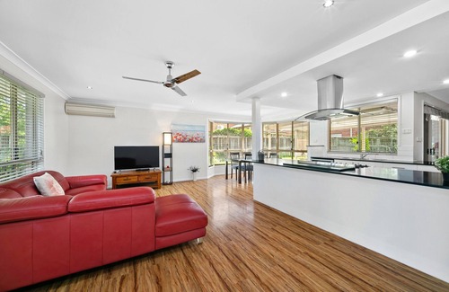 Stanhope Gardens House | Peaceful and Spacious single storey house with split A/C in each room