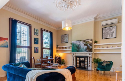 Petersham Apartment | Peaceful and Stylish Petersham Aparttment with Parking