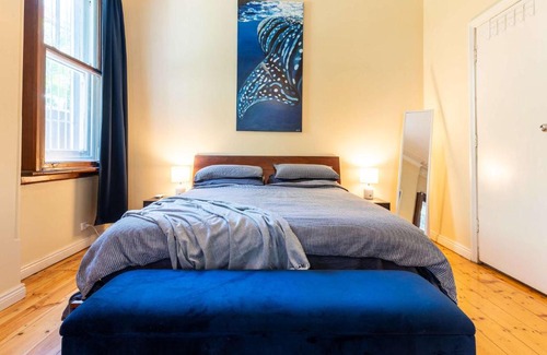 Petersham Apartment | Peaceful and Stylish Petersham Aparttment with Parking