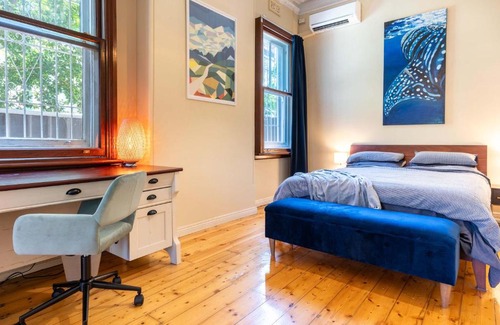 Petersham Apartment | Peaceful and Stylish Petersham Aparttment with Parking