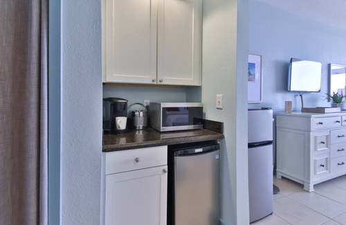 Ruskin Condo | Peaceful Beach Getaway~ GORGEOUS 2nd Floor WATER VIEW ~ END UNIT~ NEWLY UPDATED