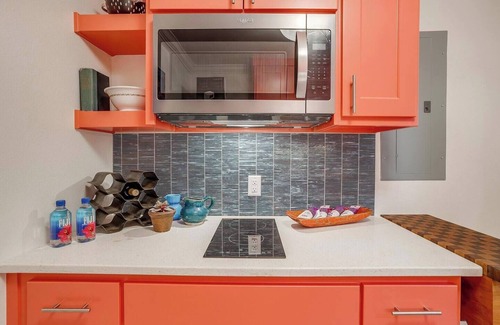 Granbury Bed & Breakfast | Peaceful bed & breakfast steps from the downtown square, minutes from the LAKE!