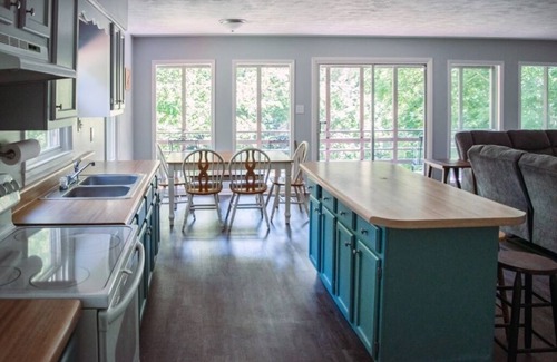 Chaplin House | Peaceful Bourbon Trail Lake House Kayaks, Fire Pit, Keeneland, Fishing, Canoe