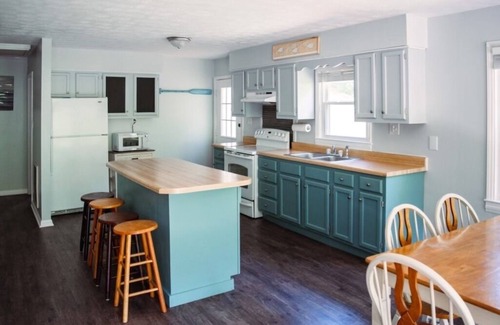 Chaplin House | Peaceful Bourbon Trail Lake House Kayaks, Fire Pit, Keeneland, Fishing, Canoe