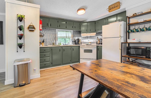 Chester House | Peaceful Brookside Getaway ~10 Mi to Okemo Slopes!