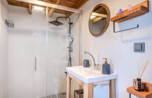 Urla Cottage | Peaceful Bungalow in Nature w Fireplace in Urla