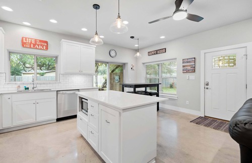 Yacht Harbor Cottage | Peaceful Cottage w/Grill Mins to Lake Travis