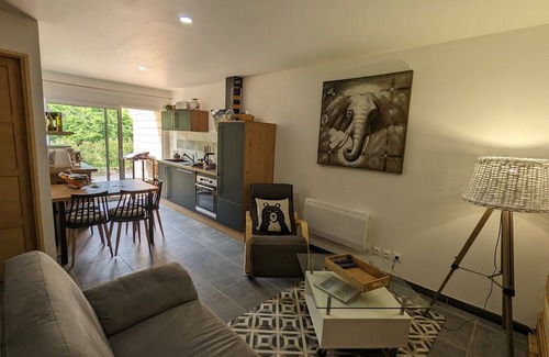 Saint-Remy Cottage | Peaceful cottage with pool, terrace, and Wifi in the forest for 4 guests