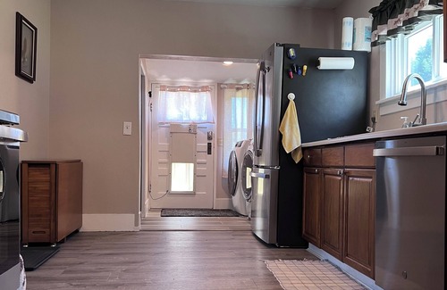 Galvin House | Peaceful Country Retreat with Valley Views – Pet Friendly!