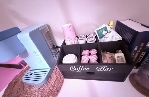 Sunrise House | Peaceful-Cozy Room 5 Min to Arena, mall, Fast Wi-Fi-Ladies only