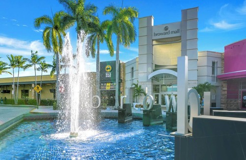 Sunrise House | Peaceful-Cozy Room 5 Min to Arena, mall, Fast Wi-Fi-Ladies only