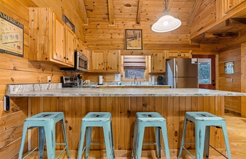 Helen Cabin | Peaceful dog-friendly cabin with private hot tub, firepit, & deck