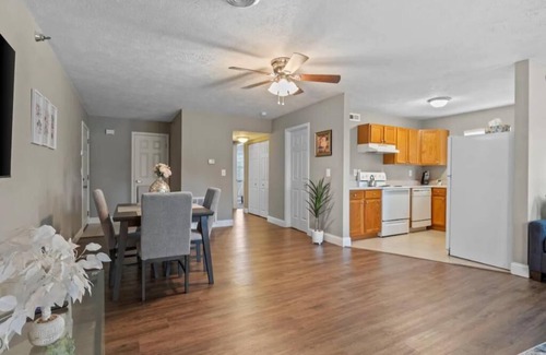 Springfield Apartment | Peaceful Escape in downtown Springfield.