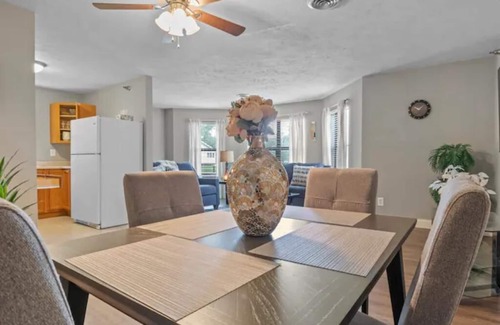 Springfield Apartment | Peaceful Escape in downtown Springfield.