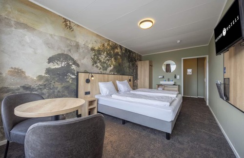 Noorbeek Hotel | Peaceful Escape w/Balcony for Relaxation Near Gemeentegrot Valkenburg