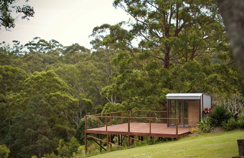 Topi Topi House | Peaceful escape with stunning views & sauna. Nr Seal Rocks. Pets okay.