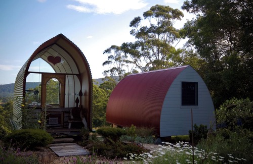 Topi Topi House | Peaceful escape with stunning views & sauna. Nr Seal Rocks. Pets okay.