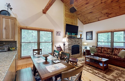 Warne Cabin | Peaceful, family-friendly retreat w/nearby forests & golf course