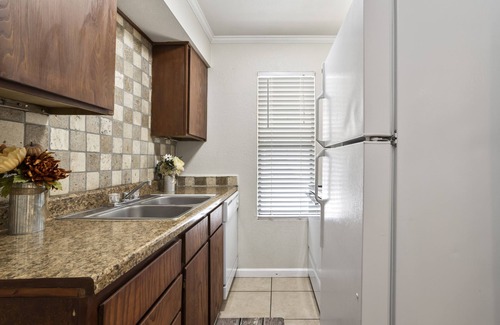 Monahans Apartment | Peaceful Family-sized Apartment