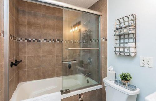 Cedar Rapids House | Peaceful Farmhouse Style Czech Village And Newbo Area