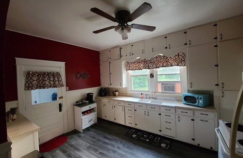 Twelve Mile Other | Peaceful Farmhouse