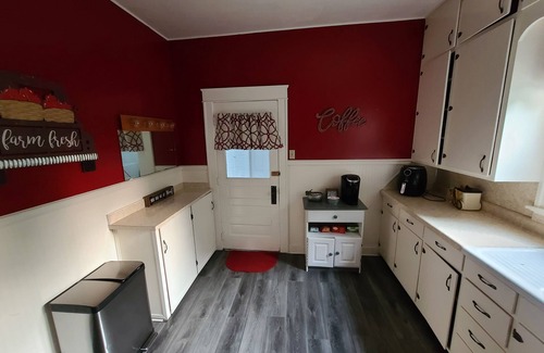 Twelve Mile Other | Peaceful Farmhouse