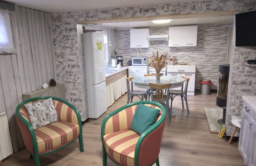 La Bourgonce Cottage | Peaceful Forest Retreat: Cozy 2-Bed Gîte with Garden, Terrace, and Outdoor Activities