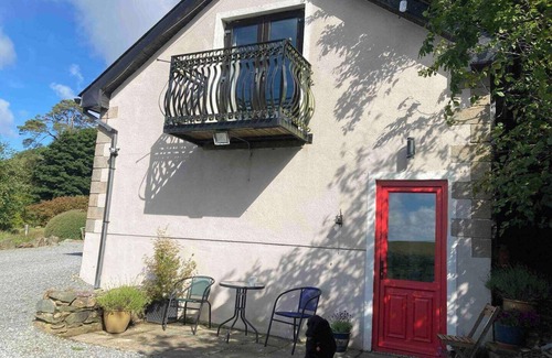 Wingfield Apartment | Peaceful Garden Studio near Gorey Sleeps 4 Parking