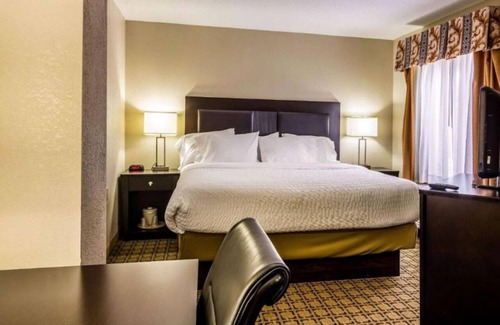 Cranberry Township Hotel | Peaceful Getaway Room w/Complimentary Breakfast - Local Highlights