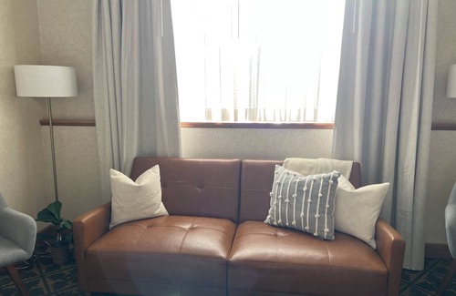 Midway House | Peaceful Getaway at the Zermatt