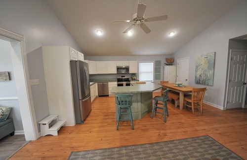 Rock Hall Cottage | Peaceful getaway convenient to local amenities including beach, boating & food