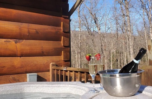 Luray Cabin | Peaceful getaway in the Shenandoah Valley