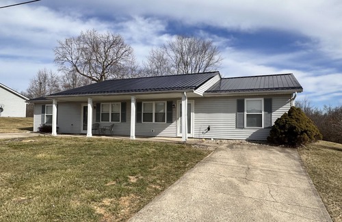 Dry Ridge Condo | Peaceful Haven 2BR/1BA Condo - Mins from The Ark Encounter & The Creation Museum