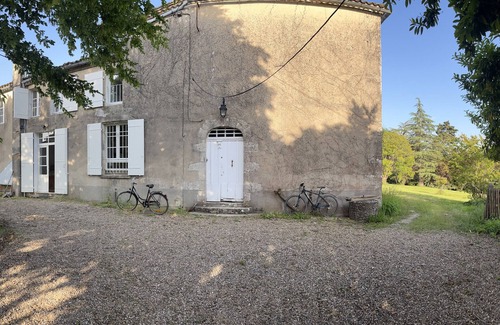Montagoudin House | Peaceful Haven in the Heart of Entre-Deux-Mers: Charming Cottage with Pool, Sauna, and Nature