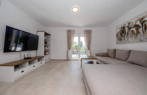 Rab Apartment | Peaceful Haven near the Sea-Apartments Torlak Rab