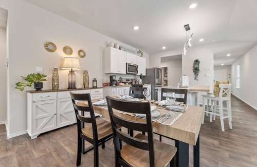 Converse House | Peaceful Haven – Work & Relax