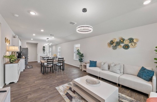 Converse House | Peaceful Haven – Work & Relax