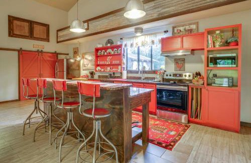 San Antonio House | Peaceful Helotes Cabin Fire Pit, 9 Mi to Old Town
