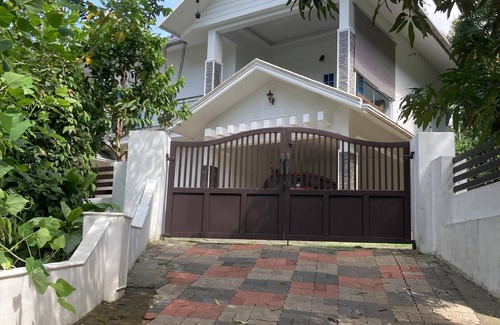 Devikolam House | Peaceful Hillside Homestay