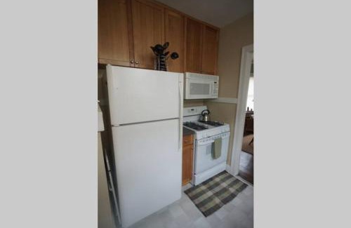 West Alameda Apartment | Peaceful home 20 min ferry ride to SF
