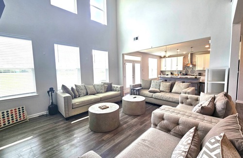 Locust Grove House | Peaceful Home Away From Home With Breathtaking Views in Locust Grove