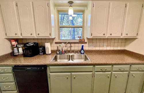 Edmond House | Peaceful Home Between Edmond & Guthrie + Minutes Away From I35 & Lazy E Arena