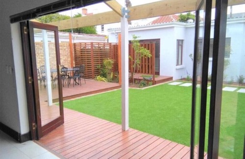 Port Elizabeth Central House | Peaceful Home Guesthouse . Spacious 4BR En-Suite House W/Free Wi-Fi & Parking.