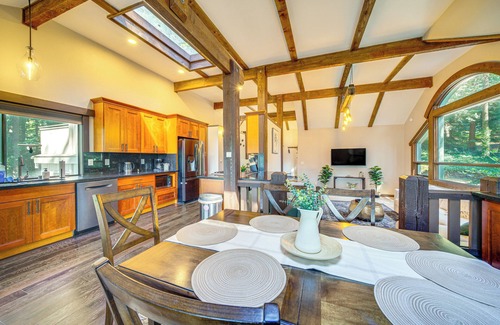 Sammamish House | Peaceful Home w/Partial Lake Sammamish View!