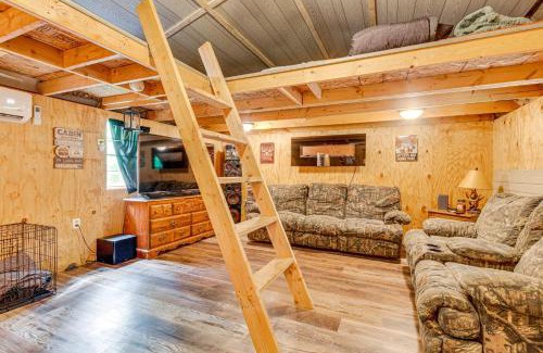 Barnhill Apartment | Peaceful Hunting Cabin Less Than 3 Mi to Sam Dale Lake!