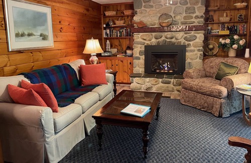 Waldoboro House | Peaceful Lakefront Refuge in the Woods