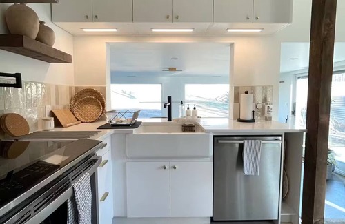 Lewisboro House | Peaceful Light-Filled Guesthouse 1 Hour From NYC