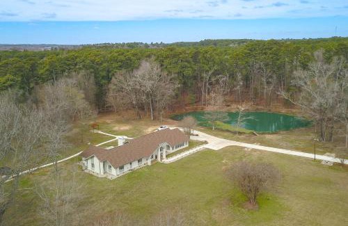 Judson House | Peaceful Longview Home with Pond, 6 Mi to Downtown!