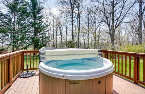 Luray House | Peaceful Luray Cabin with Hot Tub, Deck and Fire Pit!