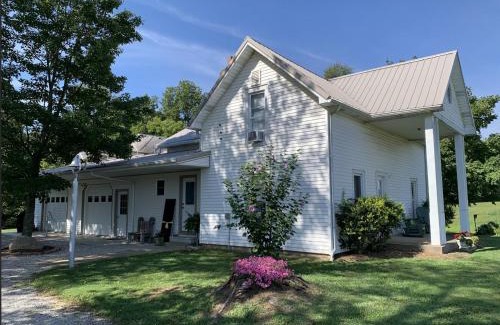 Flat Rock House | Peaceful Meadows
